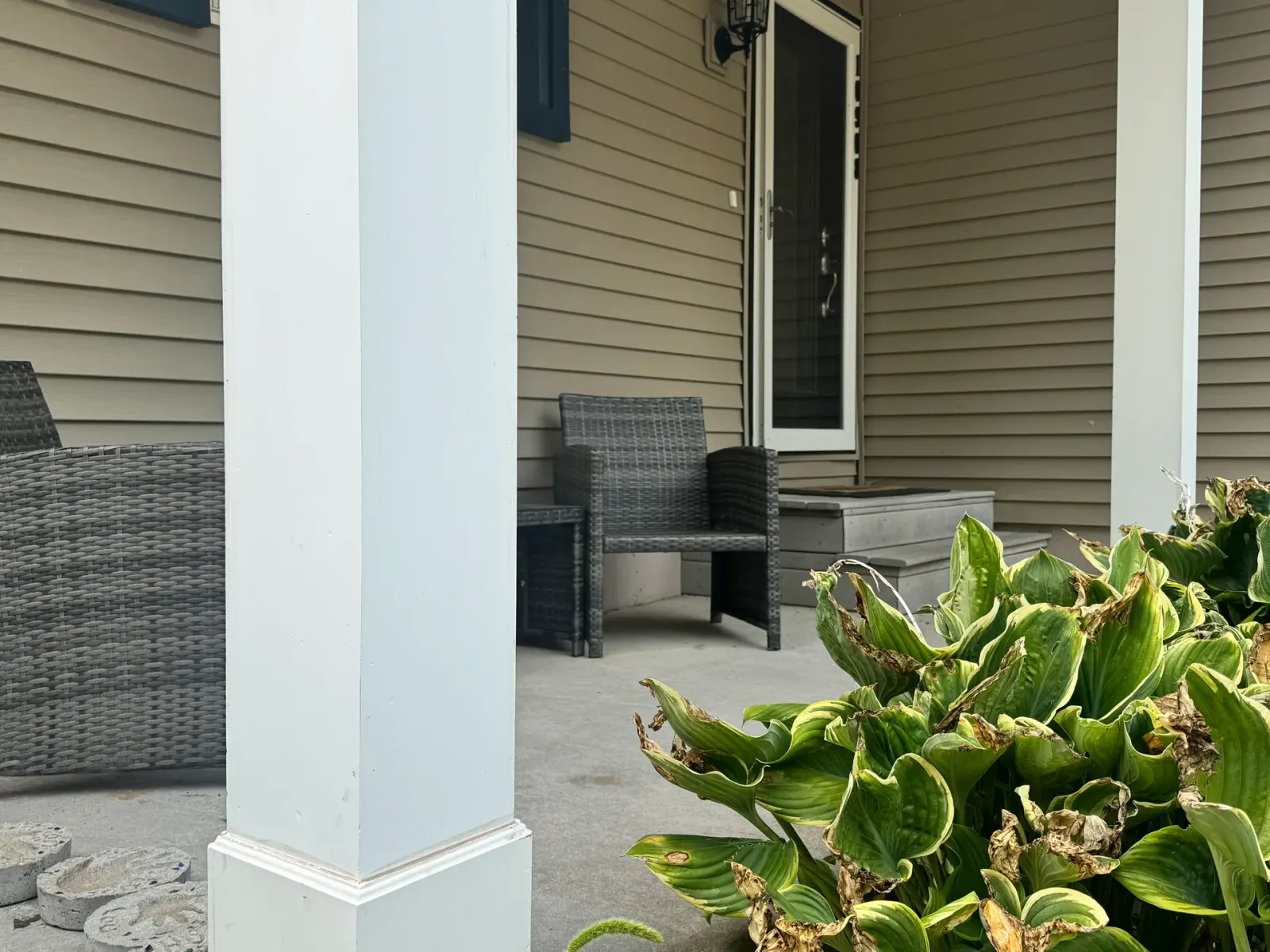 10908 NW 107th Street, Granger, Iowa - Seating By The Front Door